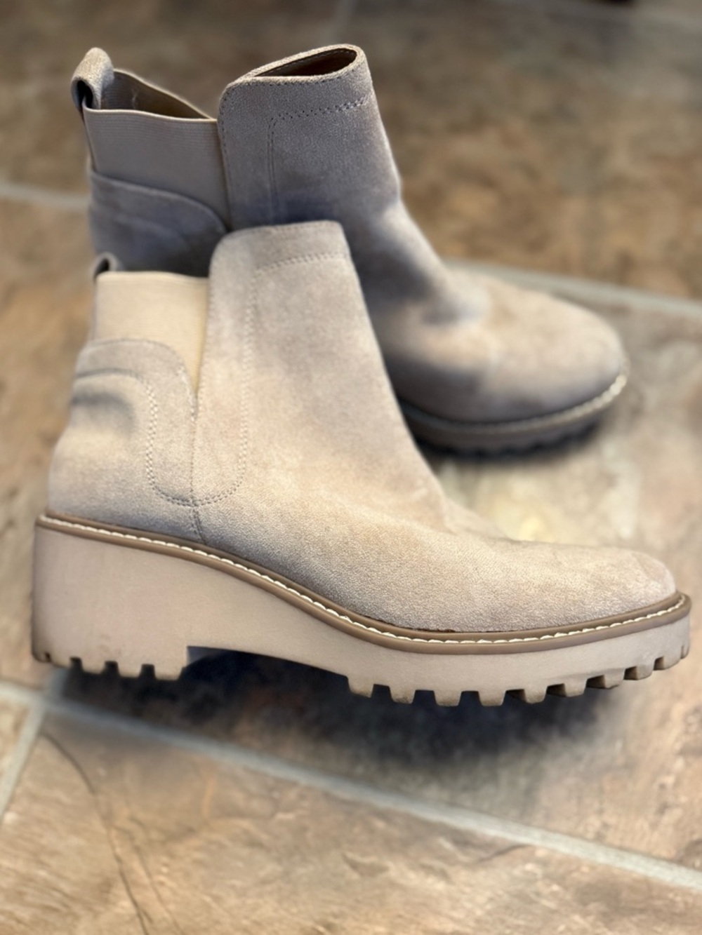 Dolce Vita Huey H2O Platform Chelsea Booties Beige Suede Waterproof Y2K Sz 10